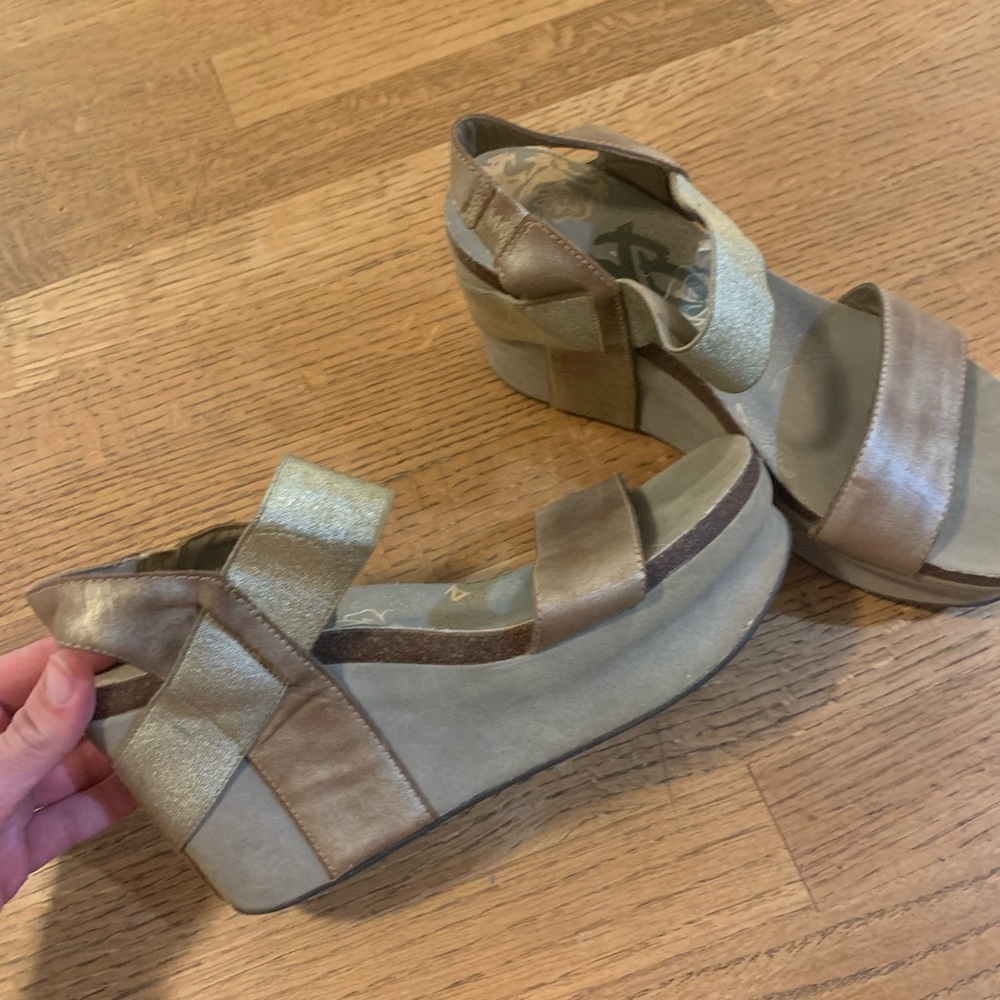 OTBT like new wedges bronze and gold